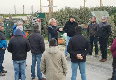 Les adhérents ont découvert l’activité conchylicole au contact de Benoît Durivaud, installé sur la commune de Marsilly.