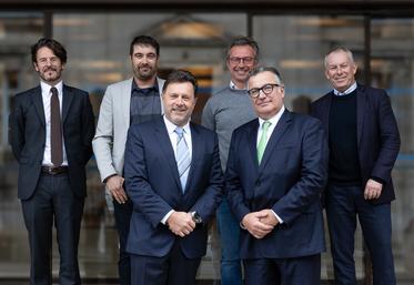 De gauche à droite : Au premier plan, Florent Morillon qui vient de succéder à Christophe Veral à la présidence du BNIC. Celui-ci continue son engagement à la vice-présidence. Au second plan sur la photo : Raphaël Delpech, Anthony Brun, Hervé Bache-Gabrielsen, Eric Le Gall.