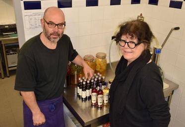 Phillipe et Françoise Fleuriet gèrent tout, de la production à la fabrication en passant par la communication et le design des étiquettes.