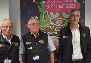 De gauche à droite, Dominique Graciet, président sortant, Bruno Millet, commissaire général, et Luc Servant, nouveau président du SANA.