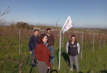 Les deux responsables viticoles Camille Golvet (JA 16) et Romain Drillaud (JA 17), ont reçu notamment leurs collègues de Gironde, Guillaume Grandeau et Angélique Neau.  