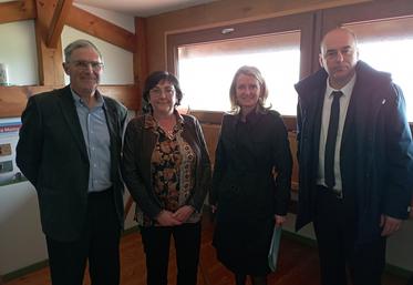 Jean-Bernard de Larquier (vice-président de la FDC17), Patricia François (maire de Breuil-Magné et conseillère départementale), Sylvie Marsilly et Lionel Pacaud (maire de Soubise) ont participé au lancement de la saison 2022 des Échappées nature.