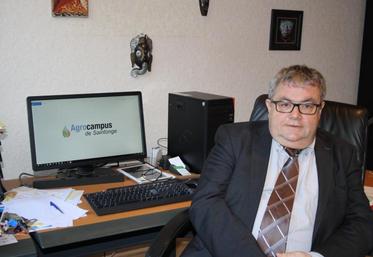 Jean-Michel Bregeon, proviseur du lycée Desclaude de Saintes depuis la rentrée dernière, est 
le directeur de l’Agrocampus de Saintonge.