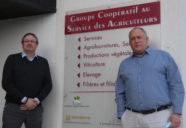 Patrick Mandon et Emmanuel Séné voient dans ce nouveau service proposé par Océalia répond aux besoins exprimés par une partie des agriculteurs de la coopérative sur la gestion des effluents.