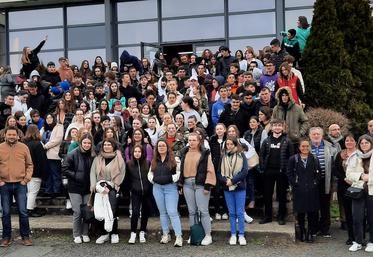 Près de 220 personnes, dont 180 jeunes ont participé à la journée « Ouverture vers le monde ». 