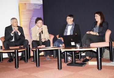 De gauche à droite : Olivier Maurel (sous-préfet), Michel Gourinchas (maire de Cognac), Jean-Michel Louineau (Direccte) et Zoé Saffar (Défi Cognac).