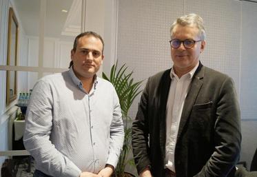 A droite, Philippe Heusele, secrétaire général de l’AGPB, aux côtés d’Antoine Chartier, président de la section Grandes cultures de la FNSEA de Nouvelle-Aquitaine.