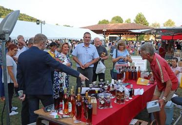 Les élus du GrandAngoulême, de la Chambre d’agriculture de la Charente, ainsi que la préfète Marie Lajus ont salué les producteurs, tout en prenant part aux dégustations.