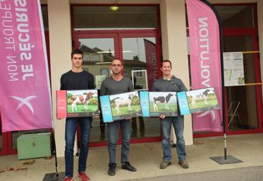 Les récompensés lors de l’assemblée générale, éleveurs en Deux-Sèvres.