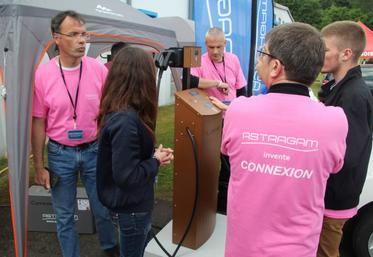 Fabriquée par trois PME de la Vienne, la borne Connexion 22 
a suscité la curiosité des visiteurs.