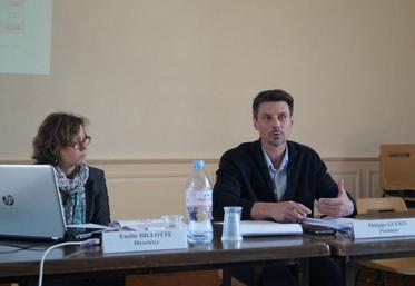 À droite, Philippe Guérin, le président du syndicat aux côtés de la directrice, Émilie Billotte. Celle-ci est revenue sur le programme de plantations accordé par FranceAgriMer : 2016 hectares, dont 1 pour le pineau !