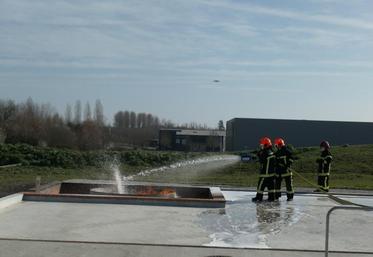 Le nouveau centre de secours dispose d’infrastructures capables de former simultanément 80 stagiaires à la gestion des feux d’alcool.