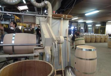 La tonnellerie Baron fabrique aujourd’hui 12 000 fûts par an, soit en moyenne 70 par jour.