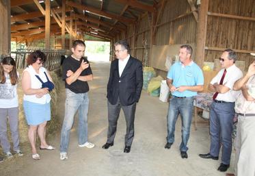 Alain Claeys a longuement écouté Christophe Ouvrard parler de ses difficultés.