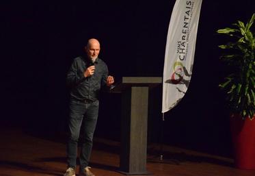 Pour Konrad Schreiber, «  nourrir le sol, c'est nourrir la plante. » C’est ce qu’il a répété mardi à Cognac devant un public de vignerons charentais.