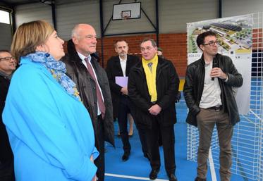 Alain Rousset découvre les plans du futur CFA
