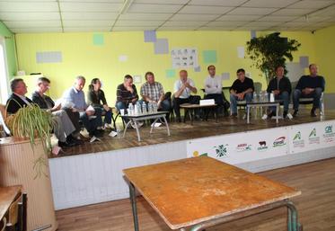 De très nombreux représentants des groupements d’éleveurs, banques et chambres d’agriculture ont participé au colloque. 
Dans un second temps, les éleveurs se verront présenter le projet. 