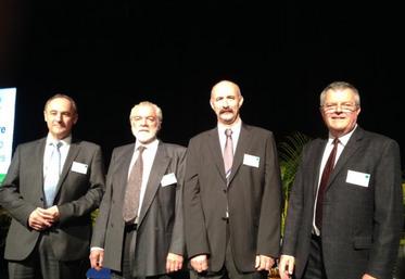 Les dirigeants des deux coops Charentes Alliance et Coréa Poitou-Charentes.