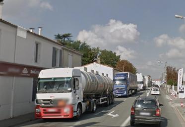 Le contournement de Marans doit permettre de désengorger le centre-ville congestionné par la circulation, dont une importante proportion de camions.