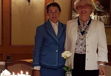 La passation de collier entre Catherine Smith, présidente sortante, 
et Éliane Croizet (à droite), présidente 2018-2020, a eu lieu en octobre 2018.