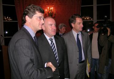 Dominique Bussereau lors de son arrivée au ministère de l’Agriculture, en novembre 2004.