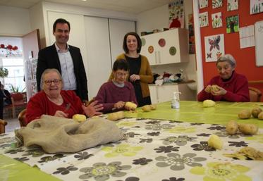 Thierry Perrin et Céline Bigeau, directeurs des Ehpad de Mirebeau, Sèvres-Anxaumont et Chauvigny espèrent développer de nouvelles collaborations entre établissements.