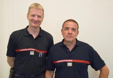 Le commandant Didier Rémy et le capitaine Yannick Yvonnet du Sdis.