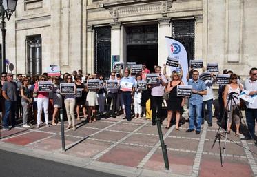 Rassemblement de protestation, mardi sur la place Bouillaud à Angoulême.
