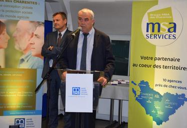 Patrick Couillaud, le président de la MSA des Charentes, et derrière lui, Edgard Cloërec, le directeur général.