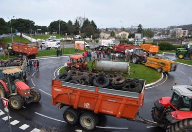 Le 20 février, une cinquantaine de Jeunes agriculteurs s’est mobilisée devant deux grandes surfaces d’Angoulême pour réclamer une meilleure répartition des marges sur les produits agricoles.