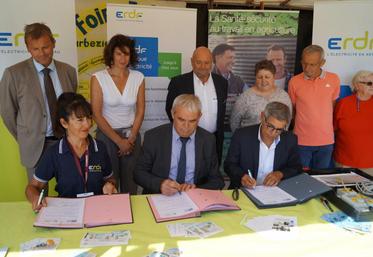 Signature de la convention.
