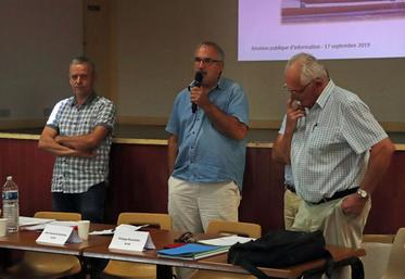 Jean-Jacques Gendreau, président de la Scar (au centre), a essayé de répondre aux inquiétudes.