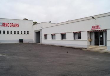 La SARL Demograins, dirigée par le négociant Denis Mouilleau, partage des locaux avec PMS Agri (pour : Piveteau Mouilleau Services Agricoles) à Ranville.