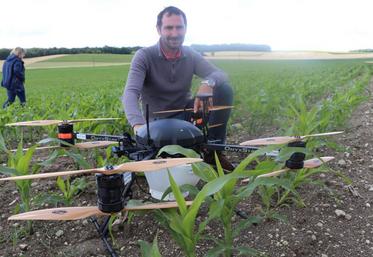 Nicolas Roussillon, céréalier à Bonnes, est le seul en Charente à proposer ce service par drone.