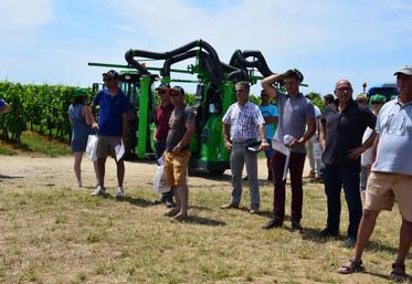 Présentation et échanges autour des pulvérisateurs.