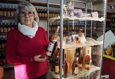 Marianne Roussille dans sa boutique à la ferme.