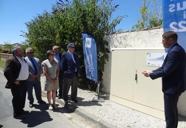 Autour de l’opérateur-constructeur Orange, Dominique Bussereau, Corinne Imbert, sénatrice de Beauvais sur Matha et Jean-Marie Roustit, conseiller départemental.