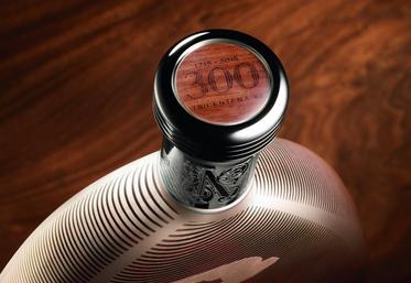 Quatre nouveaux assemblages en éditions limitées ont été créés en l’honneur du 300e anniversaire de la maison