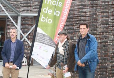 Luc Servant, Chambre d’agriculture, Vincent David, Gab 17 et Édouard Rousseau, Interbio, lancent le mois de la bio.