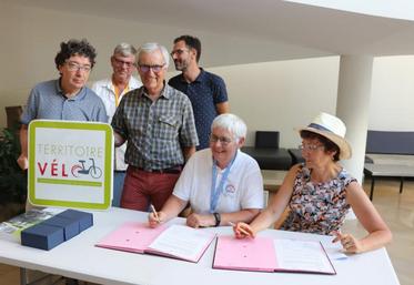 En signant la convention, Grand Cognac poursuit ses actions de développement du vélo sur l’agglomération.