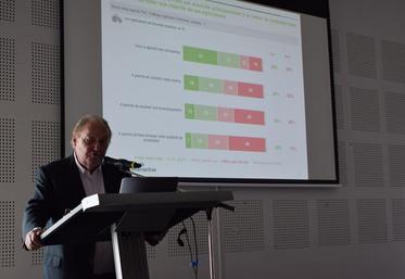 Le politologue Roland Cayrol a rendu les résultats du troisième baromètre de l’agriculture régionale au cours de cette conférence permanente.