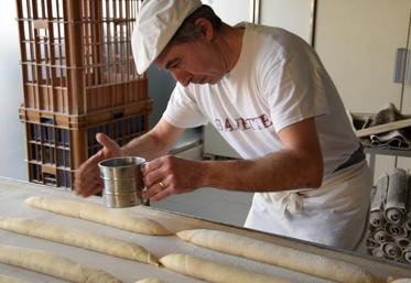 Il y a un an, Pascal Menesplier a repris une boulangerie dans la commune de Saint-Michel.