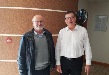 Michel Vaucelle (à droite), directeur de la Fédération des MFR 
de la Charente, et Gilles Gazeaud, président de la FDMFR 16.