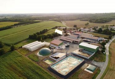 Un méthaniseur sur l'exploitation de Fabien Tranquard, à Bords.