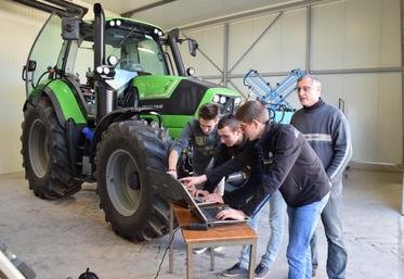 Les terminales BAC pro maintenance et machinisme agricole sont formés au fonctionnement des outils numériques. Sans ordinateur le diagnostic des tracteurs n’est plus possible aujourd’hui.