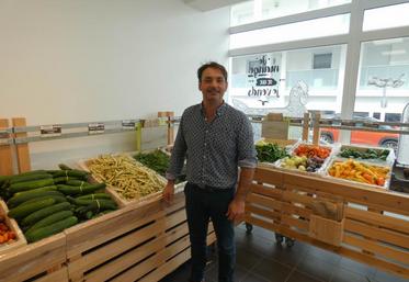 Sébastien Fumeron, dans les nouveaux locaux du Panier de nos campagnes, place Jean Zay à La Rochelle.