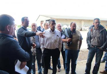 En septembre dernier, Xavier Beulin avait visité un élevage d’Availles-Limouzine dans la Vienne, non loin de la Charente, avant de remettre la médaille de chevalier du mérite national à Serge Préveraud.