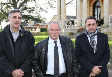 Au centre, le président de la Chambre régionale ALPC, aux côtés de ses deux vice-présidents, dont Luc Servant (à gauche, ex-président de la Chambre de Poitou-Charentes).