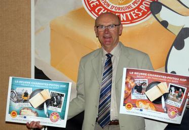 Joseph Giraud, directeur du Syndicat des laiteries Charentes-Poitou, présente les nouveaux visuels publicitaires du fameux beurre AOC.