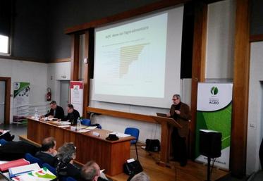 Pierre Delfaud, professeur émérite en sciences économiques à l'université de Bordeaux, a présenté la grande région ALPC.